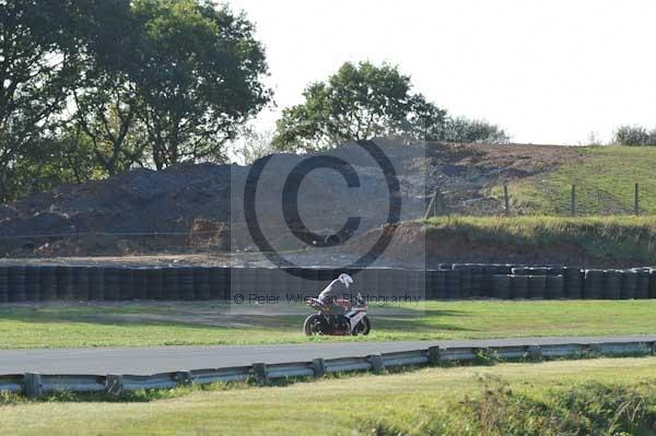 Mallory park Leicestershire;Mallory park photographs;Motorcycle action photographs;event digital images;eventdigitalimages;mallory park;no limits trackday;peter wileman photography;trackday;trackday digital images;trackday photos