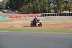 Mallory-park-Leicestershire;Mallory-park-photographs;Motorcycle-action-photographs;event-digital-images;eventdigitalimages;mallory-park;no-limits-trackday;peter-wileman-photography;trackday;trackday-digital-images;trackday-photos