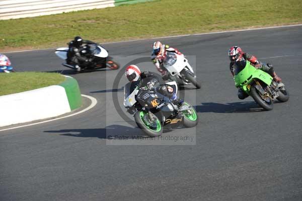 Mallory park Leicestershire;Mallory park photographs;Motorcycle action photographs;event digital images;eventdigitalimages;mallory park;no limits trackday;peter wileman photography;trackday;trackday digital images;trackday photos