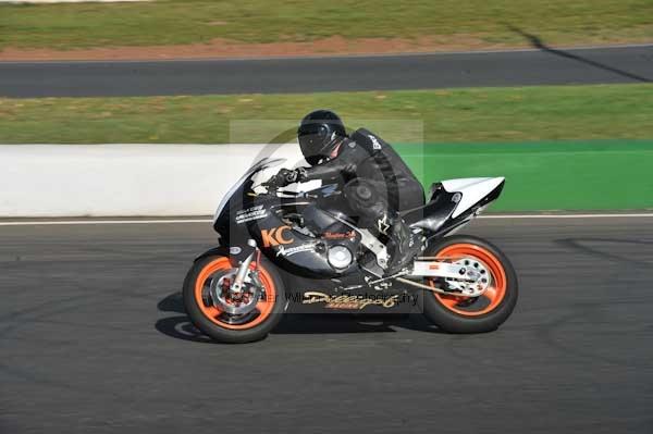 Mallory park Leicestershire;Mallory park photographs;Motorcycle action photographs;event digital images;eventdigitalimages;mallory park;no limits trackday;peter wileman photography;trackday;trackday digital images;trackday photos