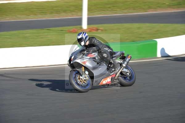 Mallory park Leicestershire;Mallory park photographs;Motorcycle action photographs;event digital images;eventdigitalimages;mallory park;no limits trackday;peter wileman photography;trackday;trackday digital images;trackday photos