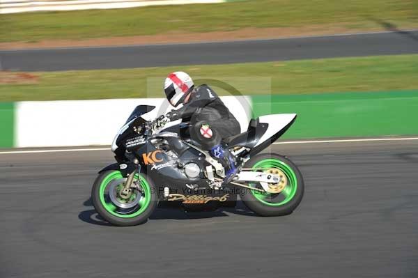 Mallory park Leicestershire;Mallory park photographs;Motorcycle action photographs;event digital images;eventdigitalimages;mallory park;no limits trackday;peter wileman photography;trackday;trackday digital images;trackday photos