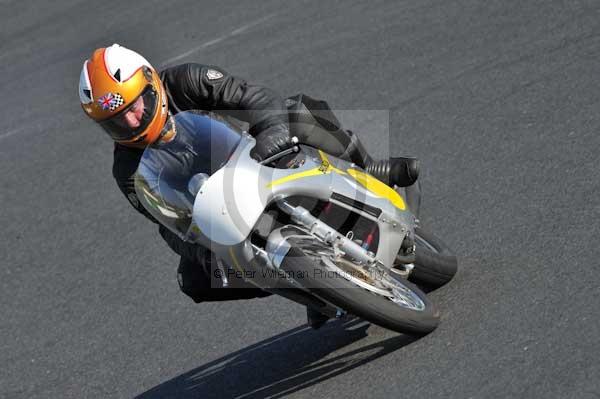 Mallory park Leicestershire;Mallory park photographs;Motorcycle action photographs;event digital images;eventdigitalimages;mallory park;no limits trackday;peter wileman photography;trackday;trackday digital images;trackday photos