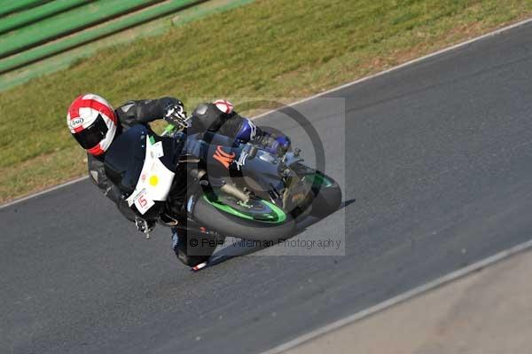 Mallory park Leicestershire;Mallory park photographs;Motorcycle action photographs;event digital images;eventdigitalimages;mallory park;no limits trackday;peter wileman photography;trackday;trackday digital images;trackday photos