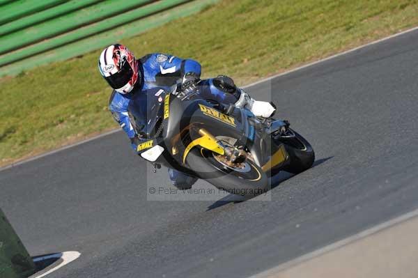 Mallory park Leicestershire;Mallory park photographs;Motorcycle action photographs;event digital images;eventdigitalimages;mallory park;no limits trackday;peter wileman photography;trackday;trackday digital images;trackday photos