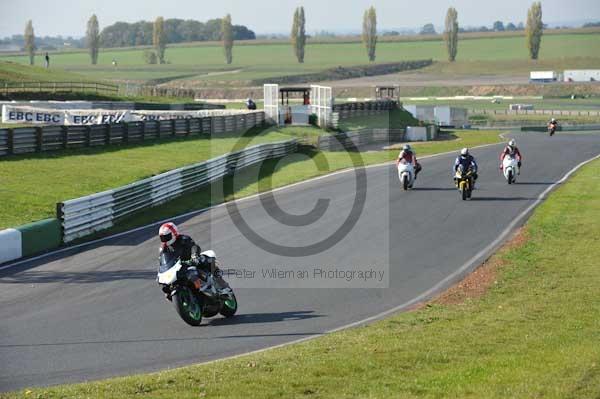 Mallory park Leicestershire;Mallory park photographs;Motorcycle action photographs;event digital images;eventdigitalimages;mallory park;no limits trackday;peter wileman photography;trackday;trackday digital images;trackday photos