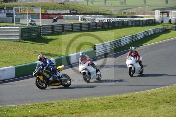 Mallory park Leicestershire;Mallory park photographs;Motorcycle action photographs;event digital images;eventdigitalimages;mallory park;no limits trackday;peter wileman photography;trackday;trackday digital images;trackday photos