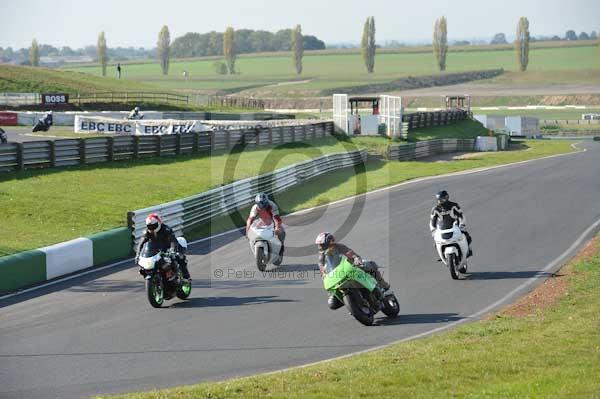 Mallory park Leicestershire;Mallory park photographs;Motorcycle action photographs;event digital images;eventdigitalimages;mallory park;no limits trackday;peter wileman photography;trackday;trackday digital images;trackday photos