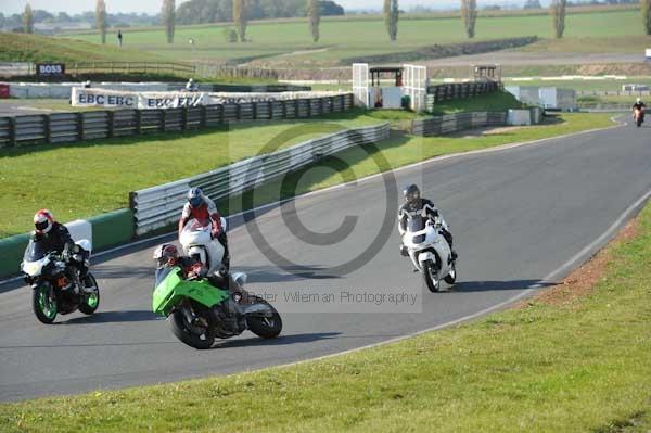 Mallory park Leicestershire;Mallory park photographs;Motorcycle action photographs;event digital images;eventdigitalimages;mallory park;no limits trackday;peter wileman photography;trackday;trackday digital images;trackday photos