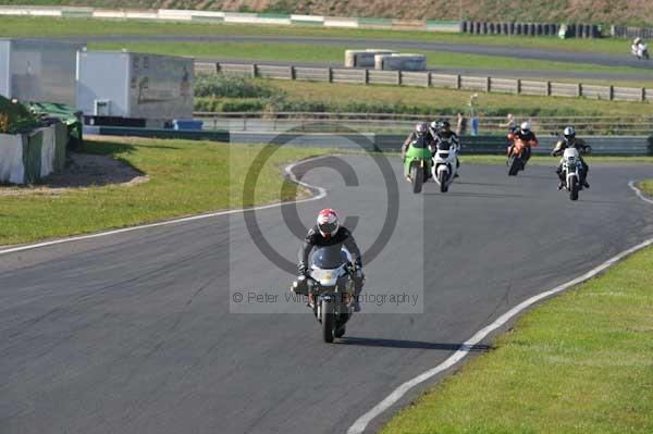 Mallory park Leicestershire;Mallory park photographs;Motorcycle action photographs;event digital images;eventdigitalimages;mallory park;no limits trackday;peter wileman photography;trackday;trackday digital images;trackday photos