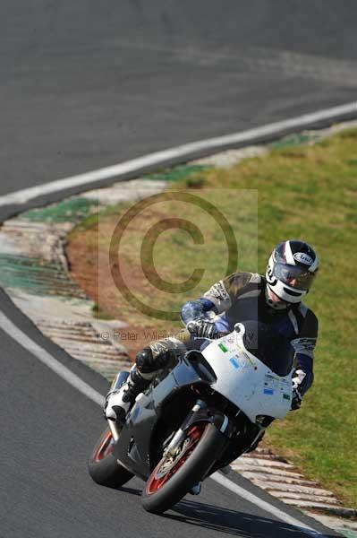 Mallory park Leicestershire;Mallory park photographs;Motorcycle action photographs;event digital images;eventdigitalimages;mallory park;no limits trackday;peter wileman photography;trackday;trackday digital images;trackday photos