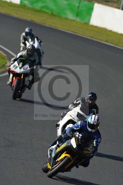 Mallory park Leicestershire;Mallory park photographs;Motorcycle action photographs;event digital images;eventdigitalimages;mallory park;no limits trackday;peter wileman photography;trackday;trackday digital images;trackday photos