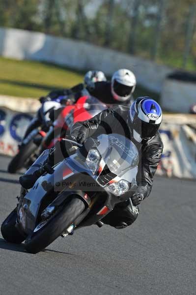 Mallory park Leicestershire;Mallory park photographs;Motorcycle action photographs;event digital images;eventdigitalimages;mallory park;no limits trackday;peter wileman photography;trackday;trackday digital images;trackday photos