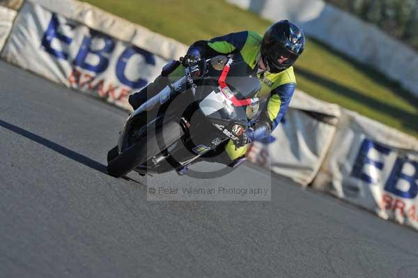 Mallory park Leicestershire;Mallory park photographs;Motorcycle action photographs;event digital images;eventdigitalimages;mallory park;no limits trackday;peter wileman photography;trackday;trackday digital images;trackday photos