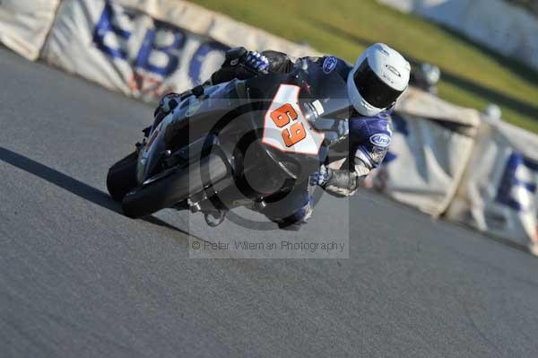 Mallory park Leicestershire;Mallory park photographs;Motorcycle action photographs;event digital images;eventdigitalimages;mallory park;no limits trackday;peter wileman photography;trackday;trackday digital images;trackday photos