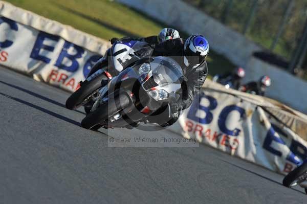 Mallory park Leicestershire;Mallory park photographs;Motorcycle action photographs;event digital images;eventdigitalimages;mallory park;no limits trackday;peter wileman photography;trackday;trackday digital images;trackday photos