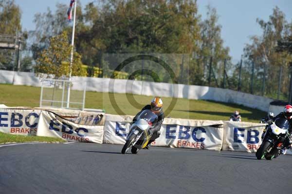 Mallory park Leicestershire;Mallory park photographs;Motorcycle action photographs;event digital images;eventdigitalimages;mallory park;no limits trackday;peter wileman photography;trackday;trackday digital images;trackday photos