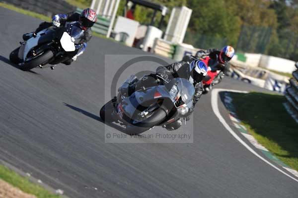 Mallory park Leicestershire;Mallory park photographs;Motorcycle action photographs;event digital images;eventdigitalimages;mallory park;no limits trackday;peter wileman photography;trackday;trackday digital images;trackday photos