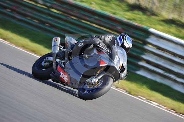 Mallory park Leicestershire;Mallory park photographs;Motorcycle action photographs;event digital images;eventdigitalimages;mallory park;no limits trackday;peter wileman photography;trackday;trackday digital images;trackday photos