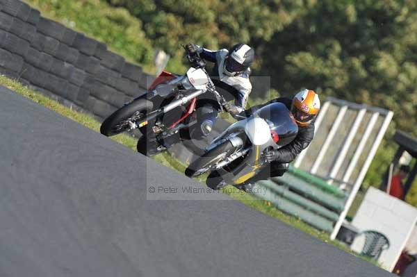 Mallory park Leicestershire;Mallory park photographs;Motorcycle action photographs;event digital images;eventdigitalimages;mallory park;no limits trackday;peter wileman photography;trackday;trackday digital images;trackday photos