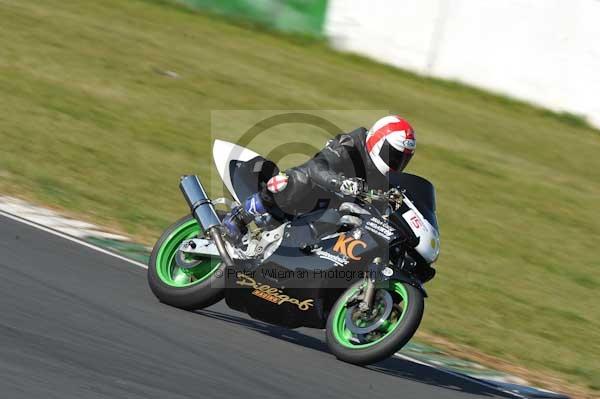 Mallory park Leicestershire;Mallory park photographs;Motorcycle action photographs;event digital images;eventdigitalimages;mallory park;no limits trackday;peter wileman photography;trackday;trackday digital images;trackday photos