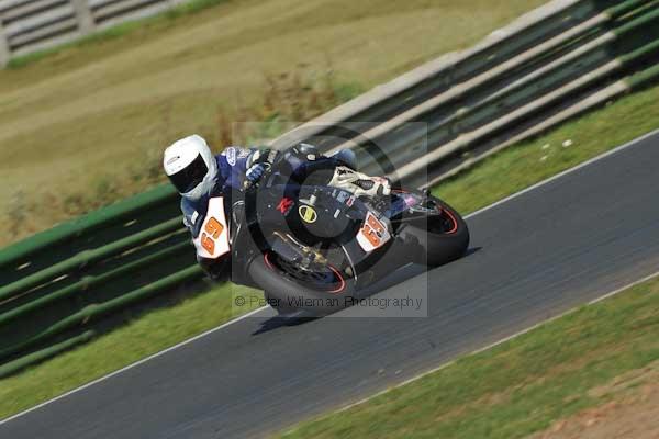 Mallory park Leicestershire;Mallory park photographs;Motorcycle action photographs;event digital images;eventdigitalimages;mallory park;no limits trackday;peter wileman photography;trackday;trackday digital images;trackday photos