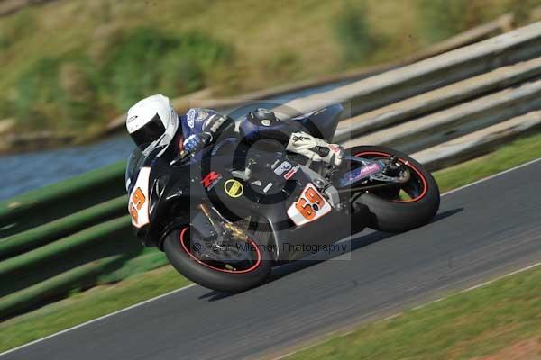 Mallory park Leicestershire;Mallory park photographs;Motorcycle action photographs;event digital images;eventdigitalimages;mallory park;no limits trackday;peter wileman photography;trackday;trackday digital images;trackday photos