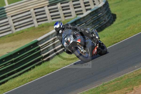 Mallory park Leicestershire;Mallory park photographs;Motorcycle action photographs;event digital images;eventdigitalimages;mallory park;no limits trackday;peter wileman photography;trackday;trackday digital images;trackday photos