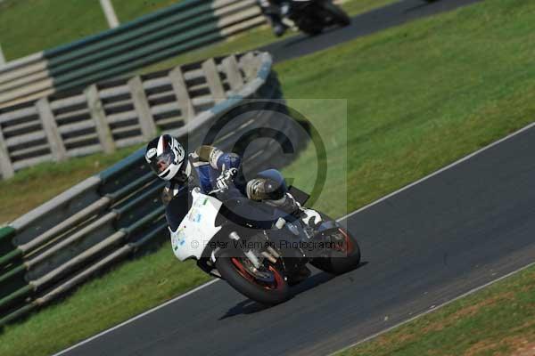 Mallory park Leicestershire;Mallory park photographs;Motorcycle action photographs;event digital images;eventdigitalimages;mallory park;no limits trackday;peter wileman photography;trackday;trackday digital images;trackday photos