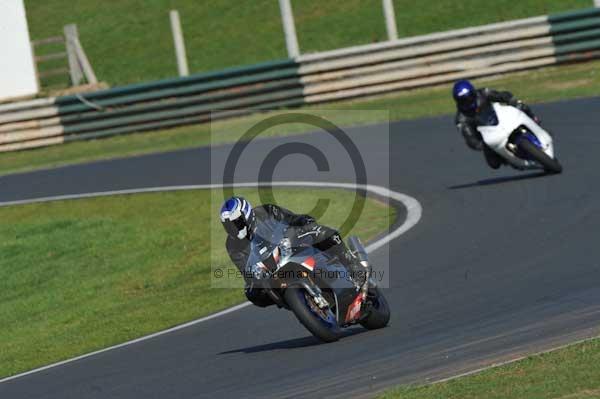 Mallory park Leicestershire;Mallory park photographs;Motorcycle action photographs;event digital images;eventdigitalimages;mallory park;no limits trackday;peter wileman photography;trackday;trackday digital images;trackday photos