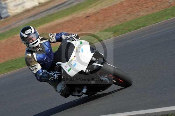 Mallory park Leicestershire;Mallory park photographs;Motorcycle action photographs;event digital images;eventdigitalimages;mallory park;no limits trackday;peter wileman photography;trackday;trackday digital images;trackday photos