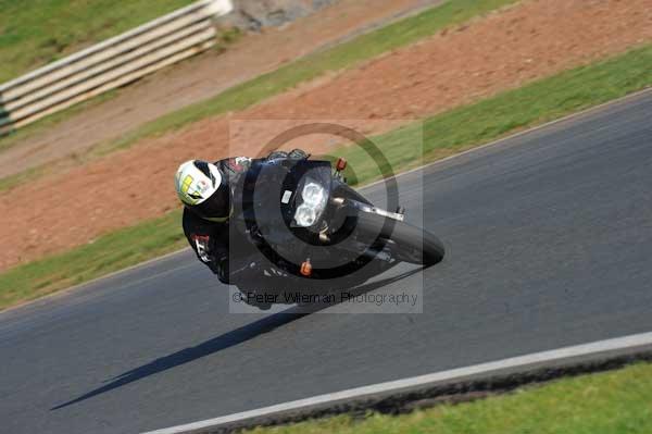 Mallory park Leicestershire;Mallory park photographs;Motorcycle action photographs;event digital images;eventdigitalimages;mallory park;no limits trackday;peter wileman photography;trackday;trackday digital images;trackday photos