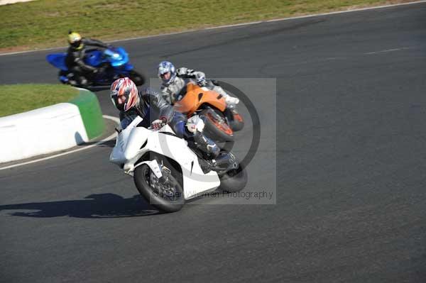 Mallory park Leicestershire;Mallory park photographs;Motorcycle action photographs;event digital images;eventdigitalimages;mallory park;no limits trackday;peter wileman photography;trackday;trackday digital images;trackday photos