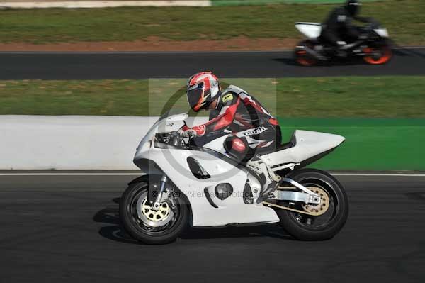 Mallory park Leicestershire;Mallory park photographs;Motorcycle action photographs;event digital images;eventdigitalimages;mallory park;no limits trackday;peter wileman photography;trackday;trackday digital images;trackday photos