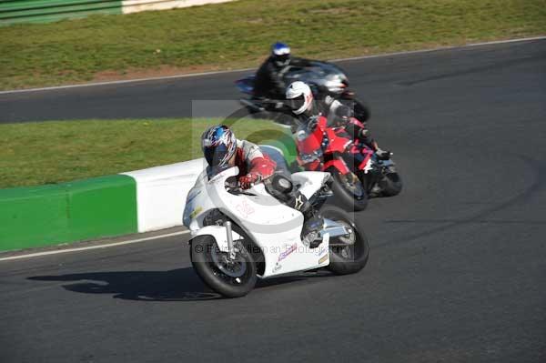 Mallory park Leicestershire;Mallory park photographs;Motorcycle action photographs;event digital images;eventdigitalimages;mallory park;no limits trackday;peter wileman photography;trackday;trackday digital images;trackday photos