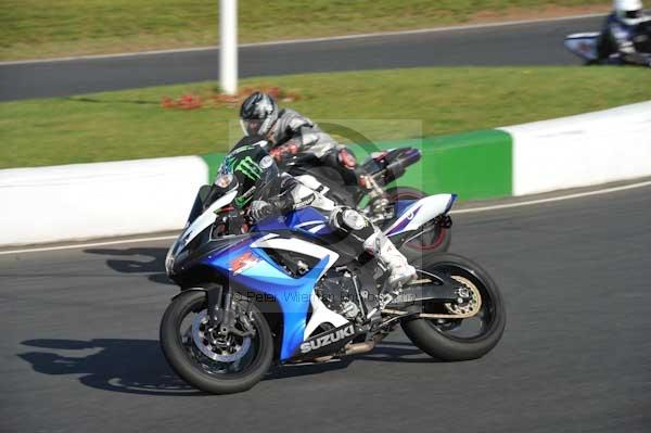 Mallory park Leicestershire;Mallory park photographs;Motorcycle action photographs;event digital images;eventdigitalimages;mallory park;no limits trackday;peter wileman photography;trackday;trackday digital images;trackday photos