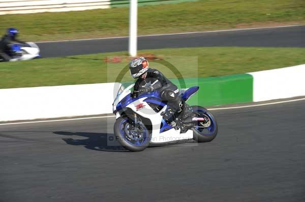 Mallory park Leicestershire;Mallory park photographs;Motorcycle action photographs;event digital images;eventdigitalimages;mallory park;no limits trackday;peter wileman photography;trackday;trackday digital images;trackday photos