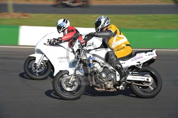 Mallory park Leicestershire;Mallory park photographs;Motorcycle action photographs;event digital images;eventdigitalimages;mallory park;no limits trackday;peter wileman photography;trackday;trackday digital images;trackday photos