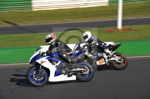 Mallory park Leicestershire;Mallory park photographs;Motorcycle action photographs;event digital images;eventdigitalimages;mallory park;no limits trackday;peter wileman photography;trackday;trackday digital images;trackday photos