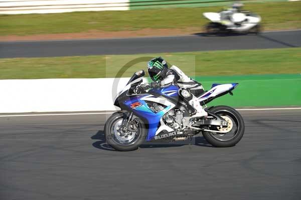 Mallory park Leicestershire;Mallory park photographs;Motorcycle action photographs;event digital images;eventdigitalimages;mallory park;no limits trackday;peter wileman photography;trackday;trackday digital images;trackday photos