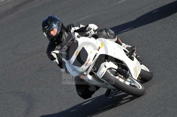 Mallory park Leicestershire;Mallory park photographs;Motorcycle action photographs;event digital images;eventdigitalimages;mallory park;no limits trackday;peter wileman photography;trackday;trackday digital images;trackday photos