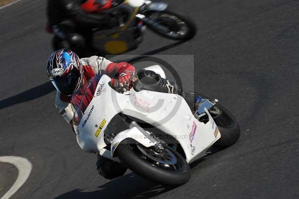 Mallory park Leicestershire;Mallory park photographs;Motorcycle action photographs;event digital images;eventdigitalimages;mallory park;no limits trackday;peter wileman photography;trackday;trackday digital images;trackday photos