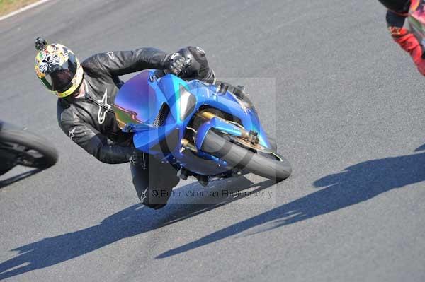 Mallory park Leicestershire;Mallory park photographs;Motorcycle action photographs;event digital images;eventdigitalimages;mallory park;no limits trackday;peter wileman photography;trackday;trackday digital images;trackday photos