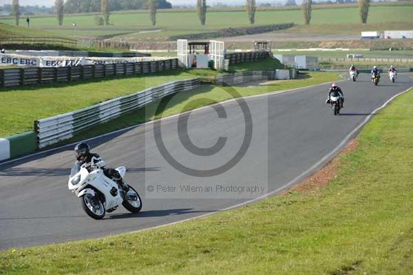 Mallory park Leicestershire;Mallory park photographs;Motorcycle action photographs;event digital images;eventdigitalimages;mallory park;no limits trackday;peter wileman photography;trackday;trackday digital images;trackday photos