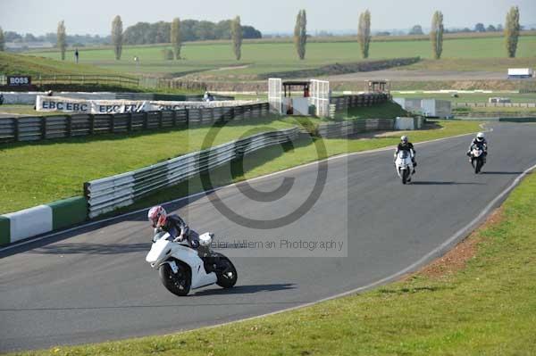 Mallory park Leicestershire;Mallory park photographs;Motorcycle action photographs;event digital images;eventdigitalimages;mallory park;no limits trackday;peter wileman photography;trackday;trackday digital images;trackday photos