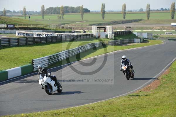 Mallory park Leicestershire;Mallory park photographs;Motorcycle action photographs;event digital images;eventdigitalimages;mallory park;no limits trackday;peter wileman photography;trackday;trackday digital images;trackday photos