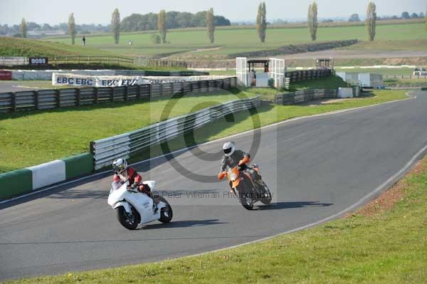 Mallory park Leicestershire;Mallory park photographs;Motorcycle action photographs;event digital images;eventdigitalimages;mallory park;no limits trackday;peter wileman photography;trackday;trackday digital images;trackday photos