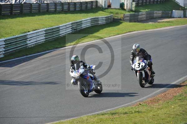 Mallory park Leicestershire;Mallory park photographs;Motorcycle action photographs;event digital images;eventdigitalimages;mallory park;no limits trackday;peter wileman photography;trackday;trackday digital images;trackday photos