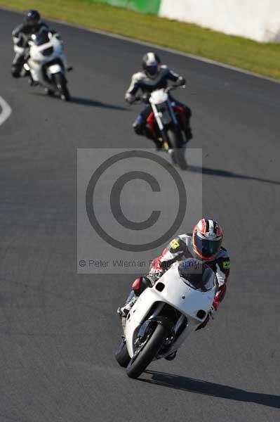 Mallory park Leicestershire;Mallory park photographs;Motorcycle action photographs;event digital images;eventdigitalimages;mallory park;no limits trackday;peter wileman photography;trackday;trackday digital images;trackday photos