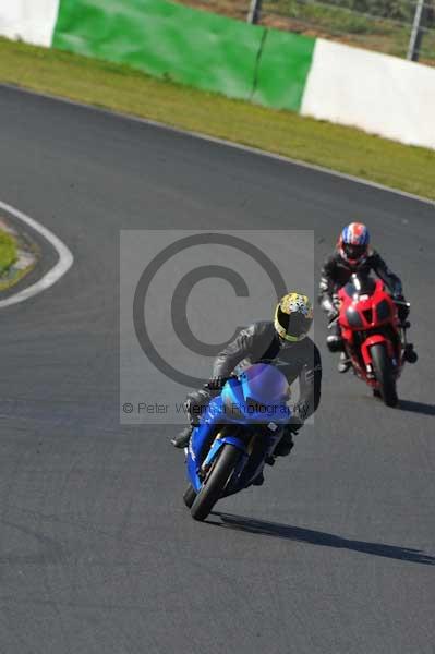 Mallory park Leicestershire;Mallory park photographs;Motorcycle action photographs;event digital images;eventdigitalimages;mallory park;no limits trackday;peter wileman photography;trackday;trackday digital images;trackday photos